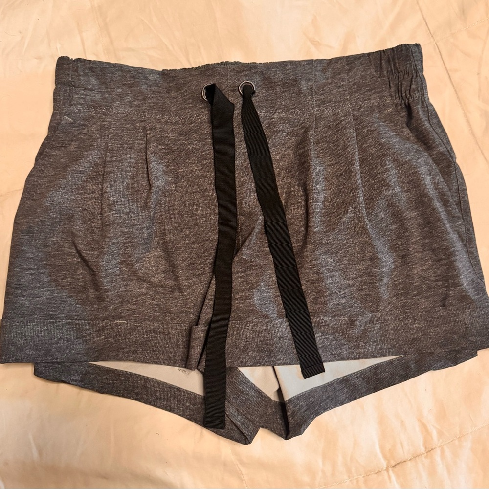 Lululemon Spring Breakaway Short. Size 6.